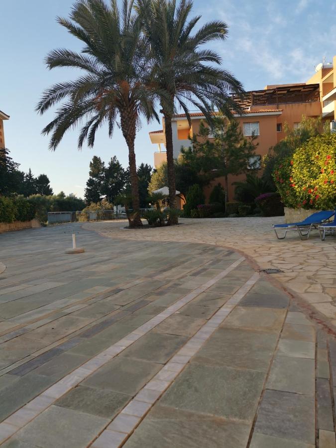 Iris Village, Near Kings Avenue Mall - By Imh Travel & Tours Paphos Eksteriør bilde