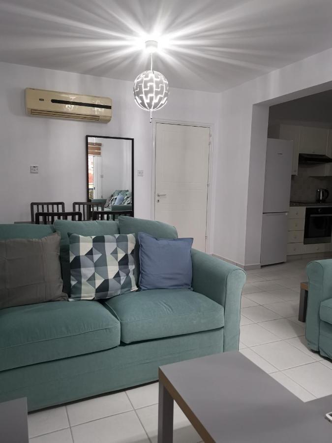 Iris Village, Near Kings Avenue Mall - By Imh Travel & Tours Paphos Eksteriør bilde